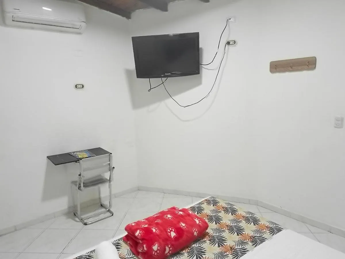 Hotel Brisas 메딜린 3*,